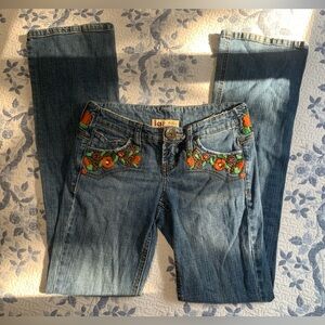 L.E.I. Ashley Super Lowrise Jeans Embroidered Flowers Size 3